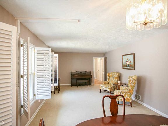 5th image of 2128 New London Pl