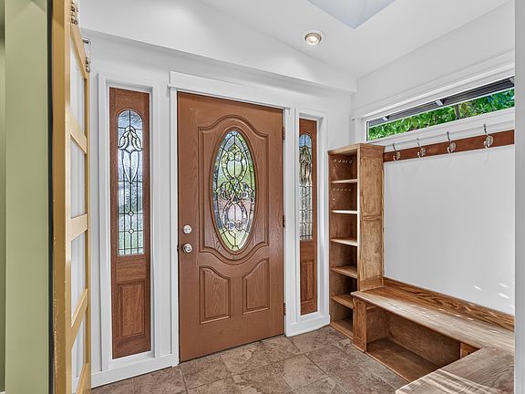 2nd image of 407 Marie St