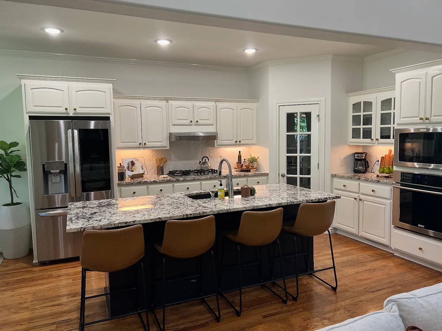 4 bed, 3315 sqft, $13,000 — Photo 4