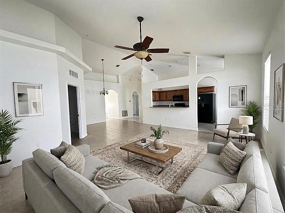 4th image of 107 Raintree Cir