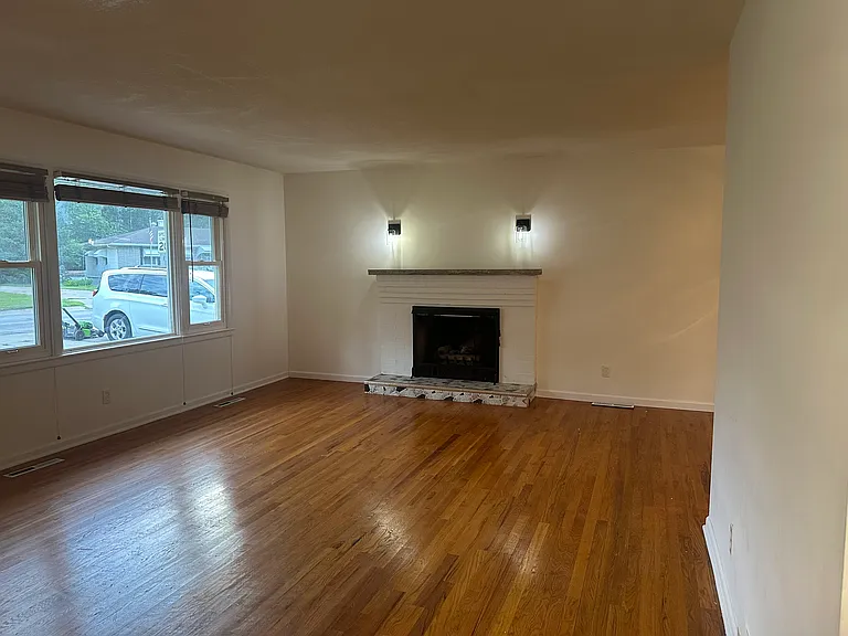 2634 Seminole Dr — Photo 3