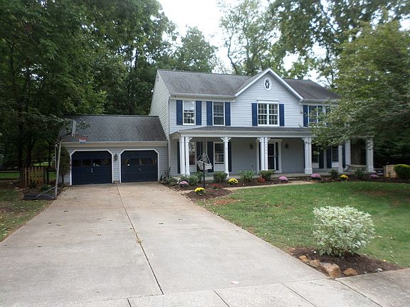 Large and level driveway for 6 cars