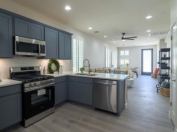3rd image of 5848 Kobe Bryant St