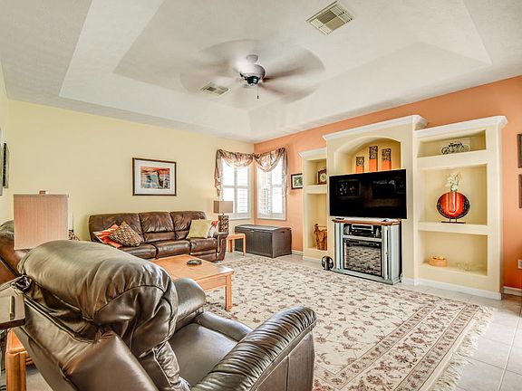 5th image of 238 SW Dalton Cir