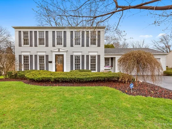 345 Lakeside Dr, Roselle, IL 60172