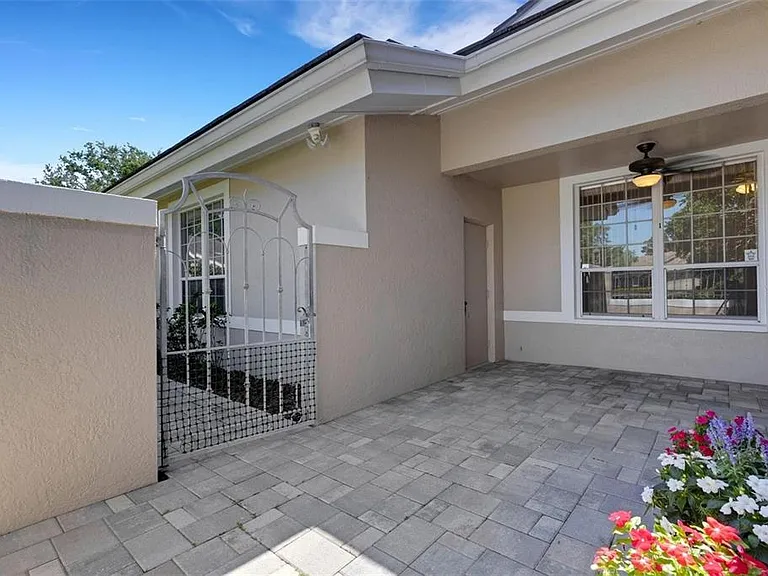 4044 Penshurst Park — Photo 4