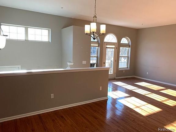 3rd image of 39828 Rockcrest Cir