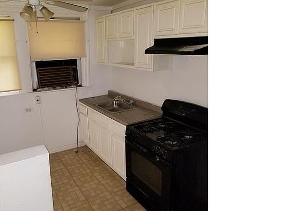 5th image of 1142 E Woodlawn Ave