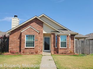 1419 SW 23rd St, Moore, OK 73170