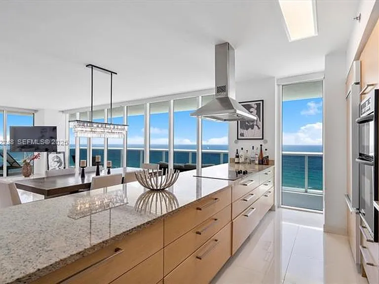 1830 Ocean Dr #CU-1101 — Photo 4