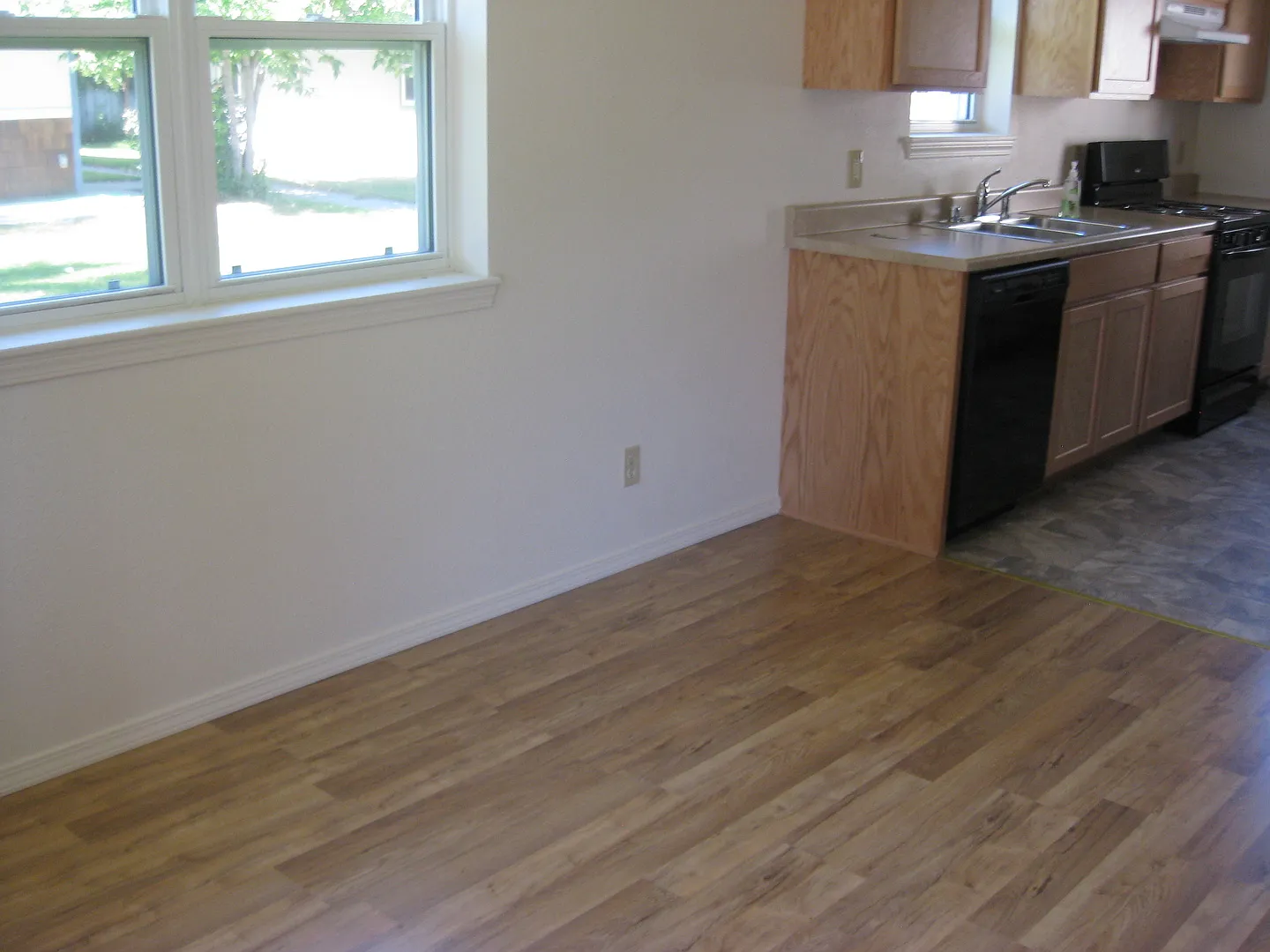 Three Bedroom Town House Style Condo — Photo 4