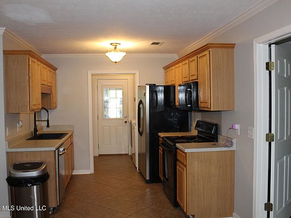 3rd image of 1010 Riverwood Cv