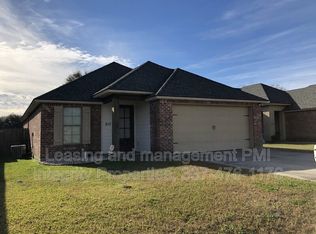213 Milton Estates Ln, Youngsville, LA 70592
