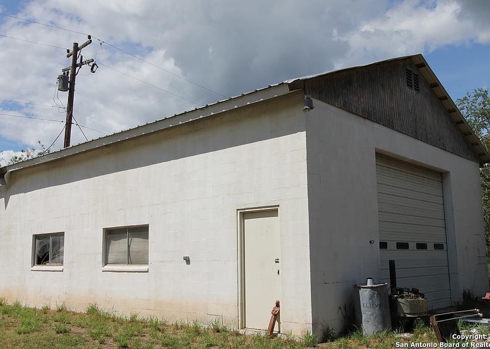 1st image of 209 E Cleveland