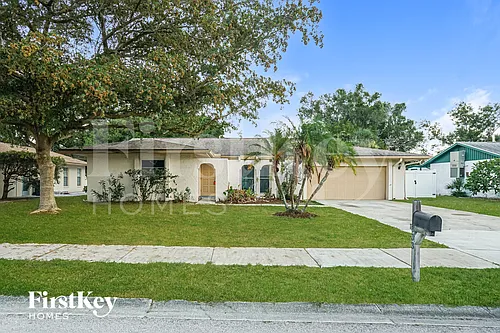 833 Wee Burn St Photo 1