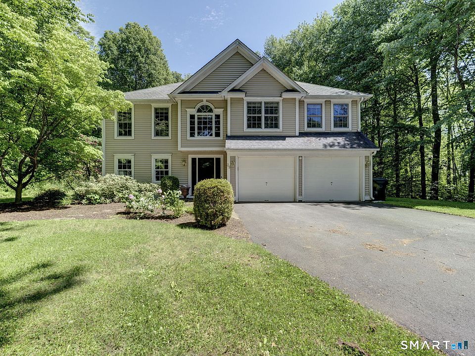 1st image of 35 Woodsedge Court