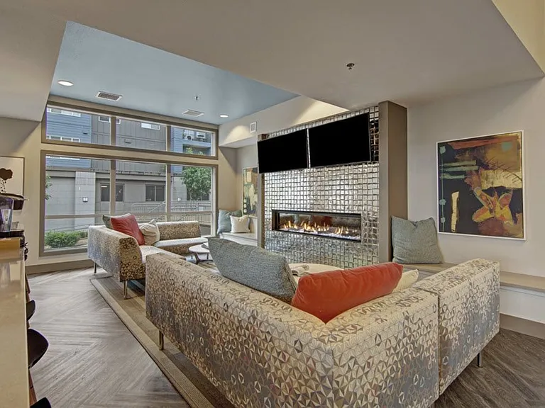 Echo Lake Apartments — Photo 8