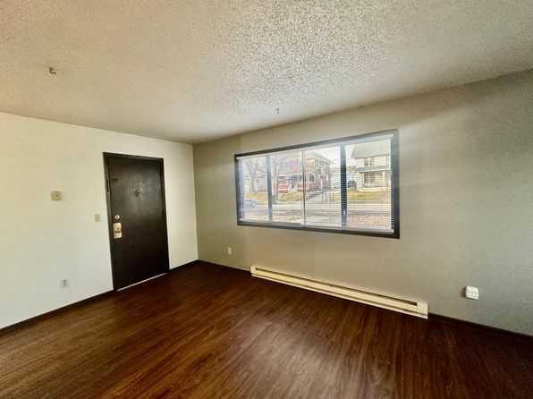 206 N Madison St, Prairie City, IA
