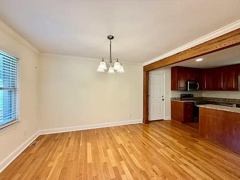 109 James Dr — Photo 6