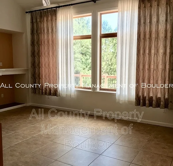 1452 Zinnia Cir — Photo 24