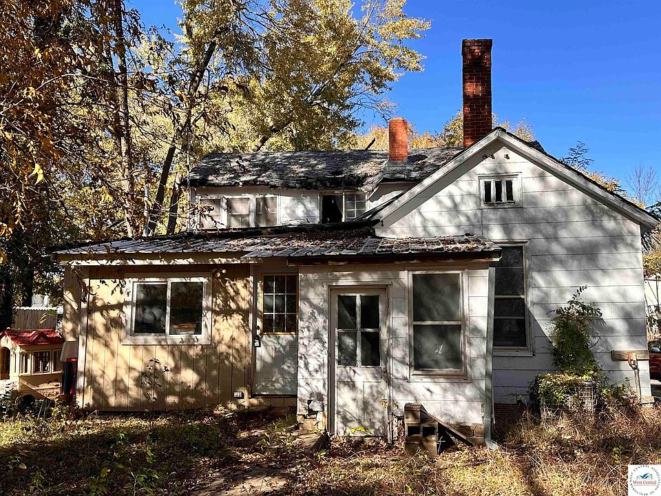 2nd image of 404 E Franklin St
