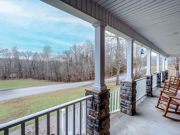 4th image of 453 Lafayette Cir