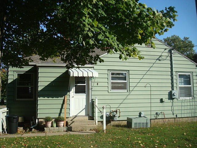 2nd image of 905 Jackson Blvd