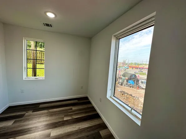 215 Lincoln Street image 15 of 17