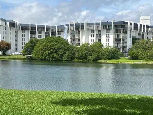 9682 Fontainebleau Blvd APT 207, Miami, FL 33172