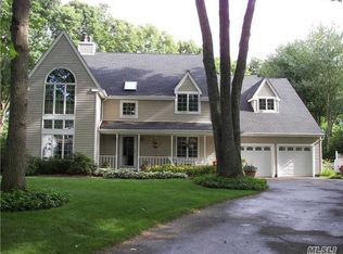 7 Columbus Ave, Kings Park, NY 11754