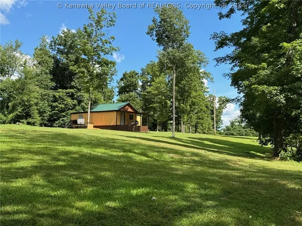 7882 Ripley Rd, Cottageville, WV 25239