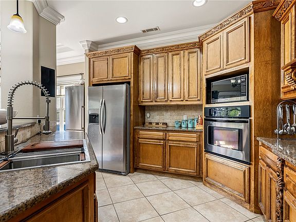 5th image of 2301 SW Farringdon Ave