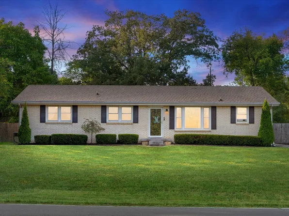 3 Charlemagne Blvd, Clarksville, TN 37042