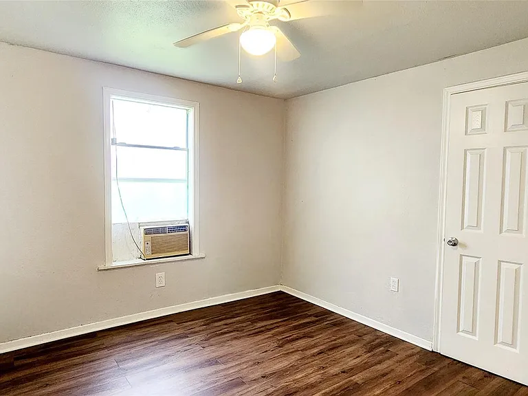 136 W Marion St — Photo 9