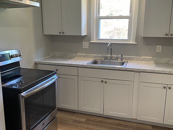 2nd image of 35 Kathryn Ln APT 1