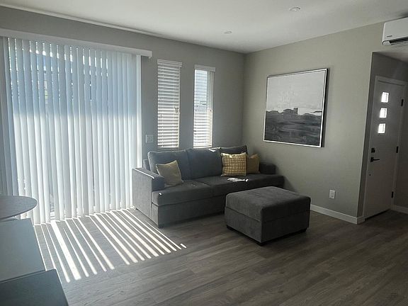 3rd image of 2827 Dale St