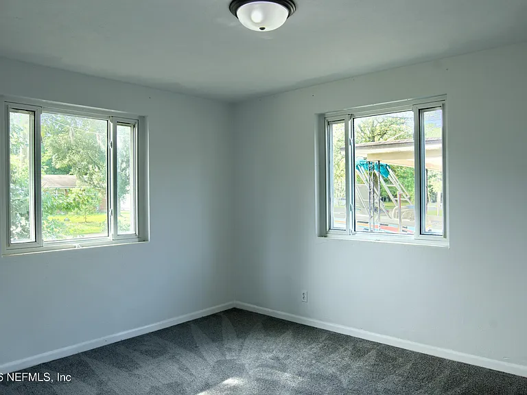 1370 Labelle St — Photo 26