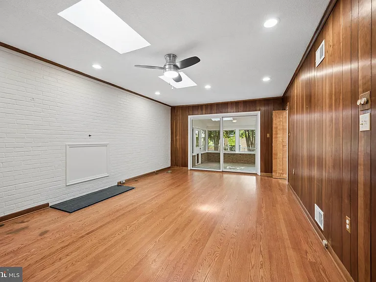 7016 Hopewood St — Photo 27