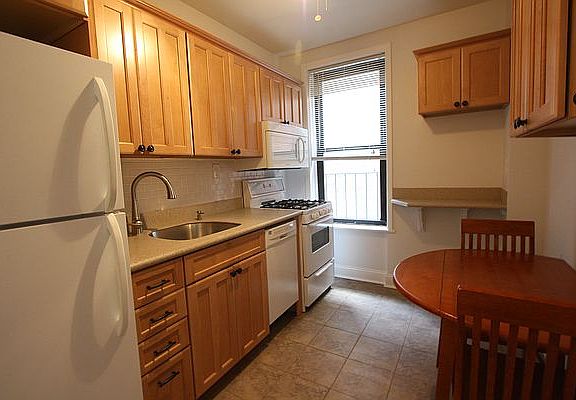 5th image of 1643 York Ave APT 3W
