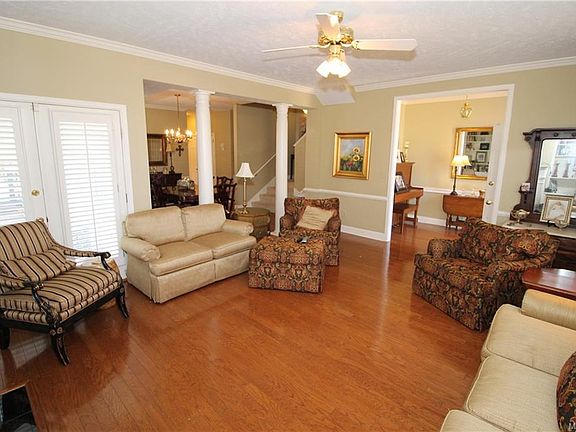 3rd image of 8360 Brittany Pl