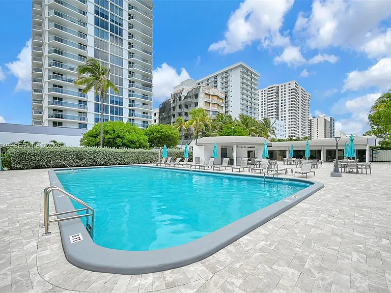 2401 Collins Ave #504 — Photo 30