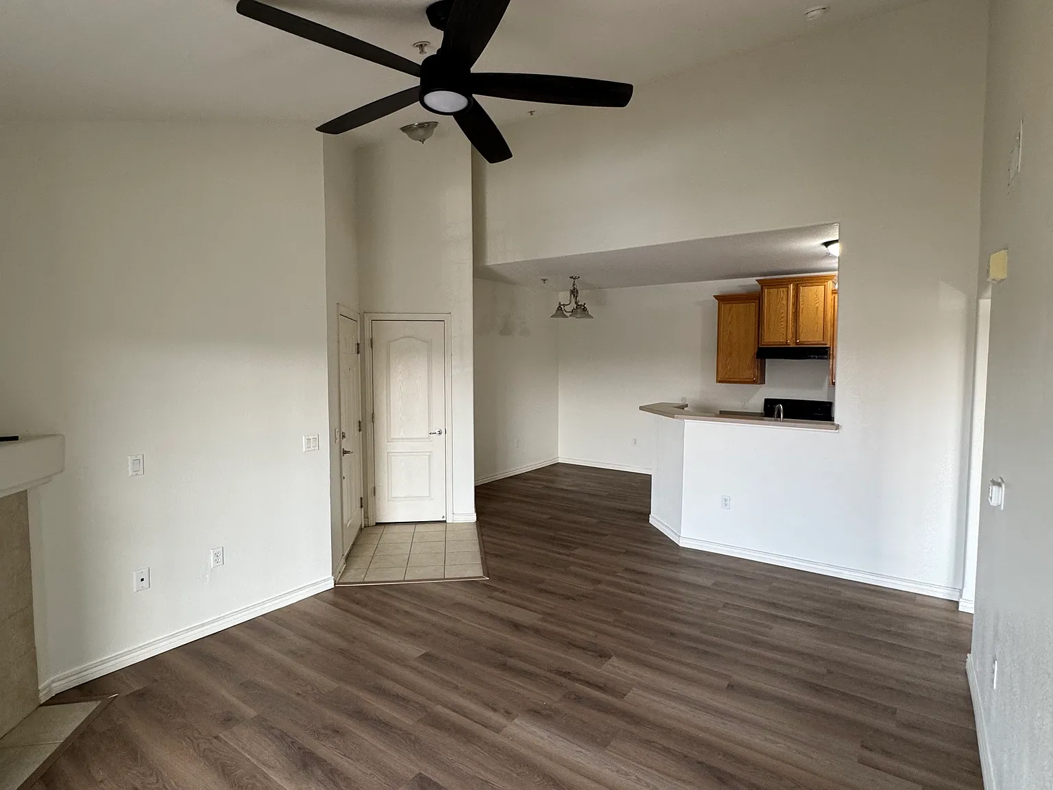 2 bed, 944 sqft, $1,850 — Photo 2