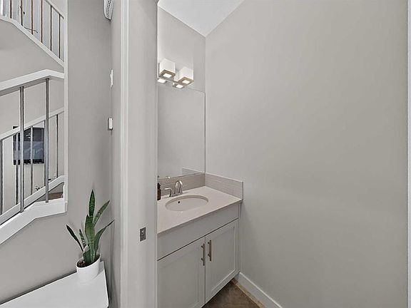 4th image of 83 NE Aquitania Cir W #4