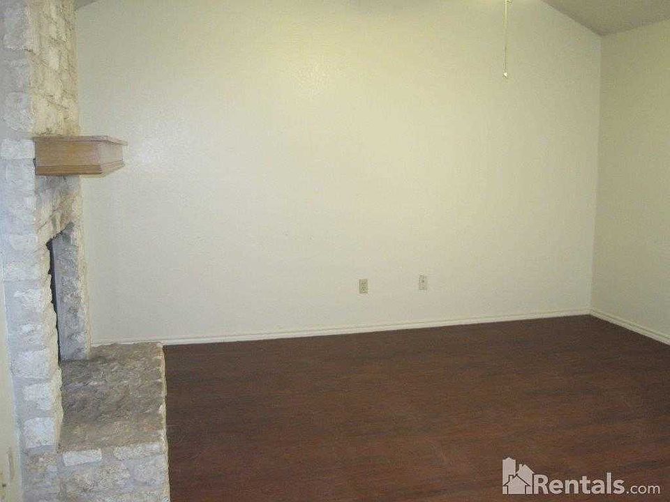 2nd image of 16033 Stoneham Cir