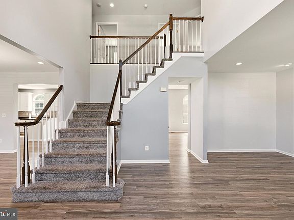 4th image of 109 Independence Dr