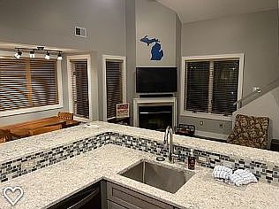 Kitchen / Living Room