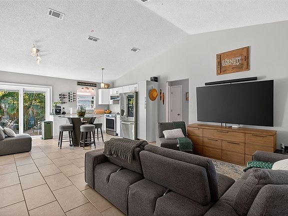 4th image of 1688 Taylor Lake Cir