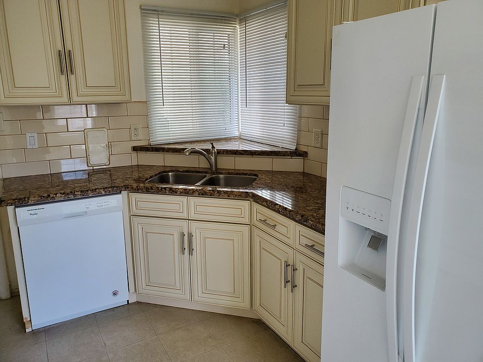 Bright kitchen - granite countertops, side by side refrigerator, new faucet, new garbage disposal