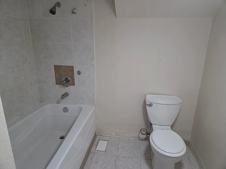 1417 E Wellesley Ave — Photo 14
