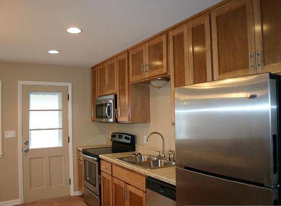 4th image of 1115 Norton Street N